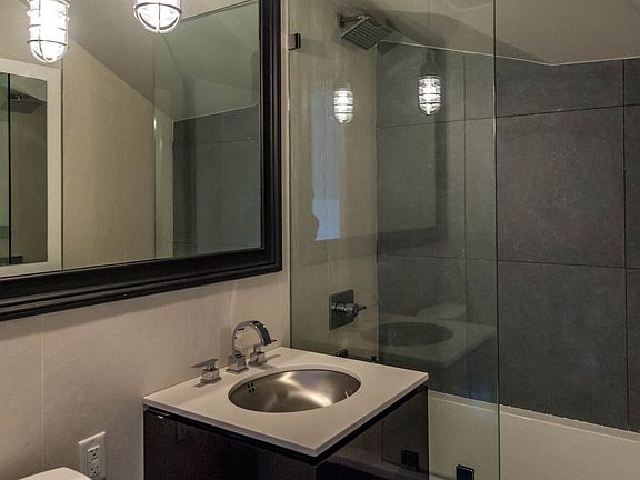 5th image of 185 Leonard St #4L