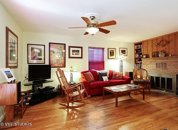 3rd image of 807 Broadview Ave