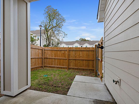 4th image of 254 N De Villiers St