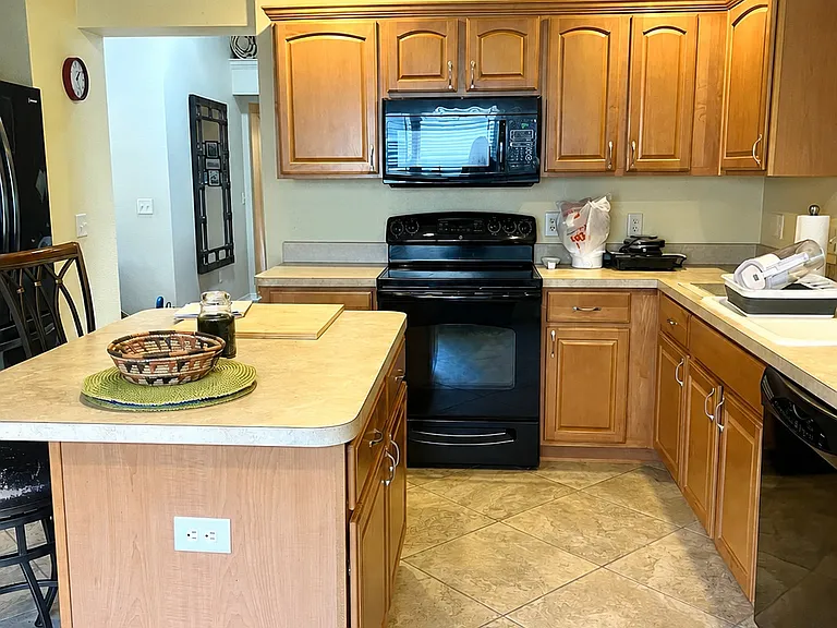 565 Brighton Dr — Photo 12