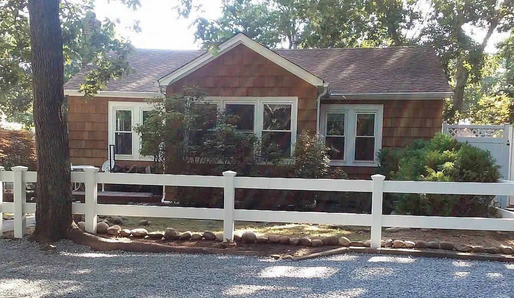Modern Beach Cottage — Photo 1