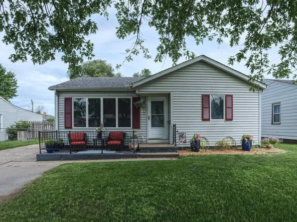 512 7th St, Camanche, IA 52730