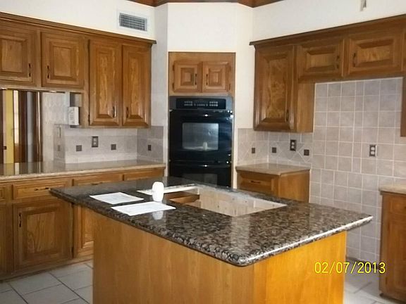 Island kitchen withGRANITE Counters