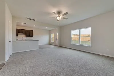 4 bed, 2054 sqft, $2,485 — Photo 4