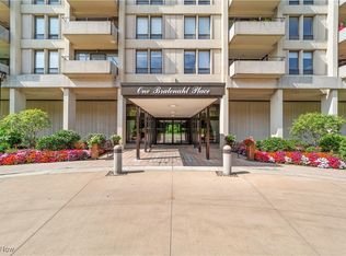 1 Bratenahl Pl APT 104, Bratenahl, OH 44108