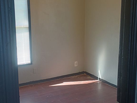 2nd image of 216 Southside Dr