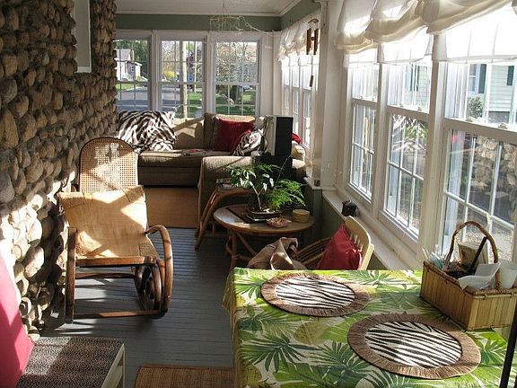 enclosed sunporch