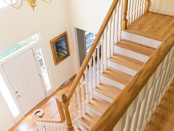 4th image of 209 Meredith Pl
