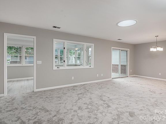 3rd image of 121 Derbyshire Dr