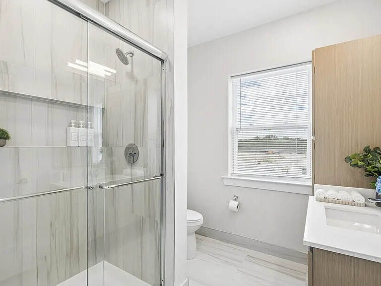 Crest + Den - 2BR, 2BA - 1,520SF- Master Bathroom
