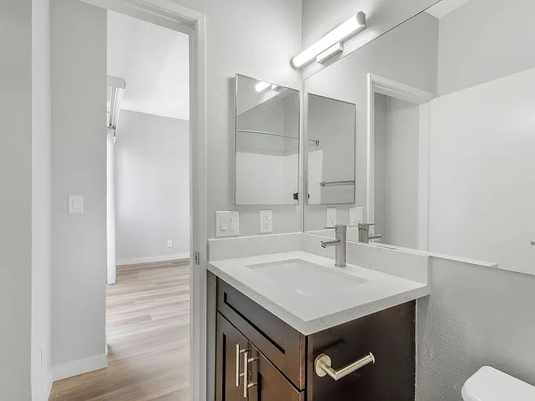 Crenshaw Townhouse — Photo 17