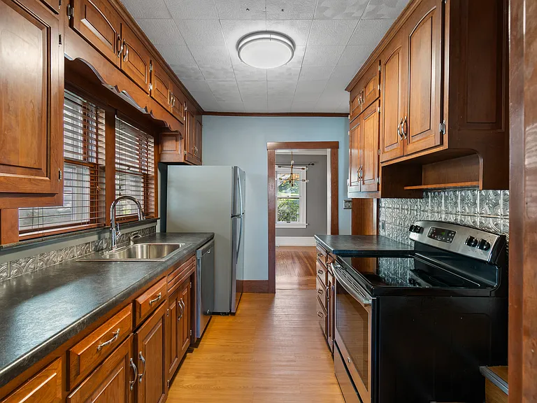 702 College Ave — Photo 9