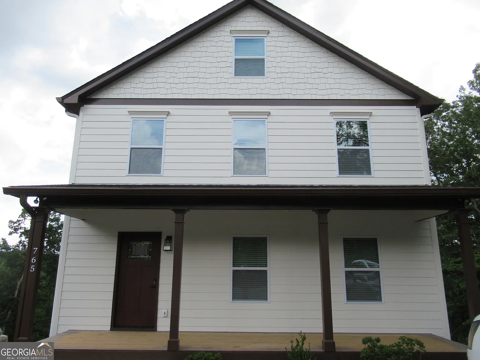 5 bed, 3.5 bath, 2250 sqft, $2,300 — Photo 1