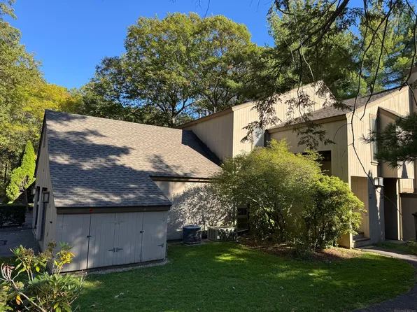 19 Chestnut Drive #19, Avon, CT 06001
