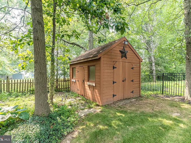 100 Live Oak Dr — Photo 60