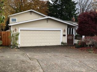 1112 SW Chestnut Dr, Portland, OR 97219