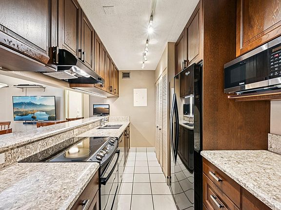 4th image of 5226 NE 6th Avenue #H33
