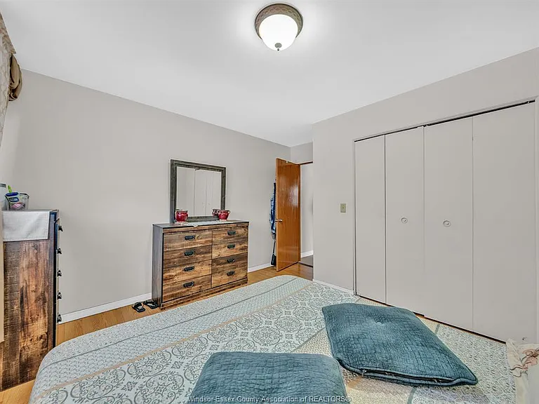 2450 McKay Ave — Photo 14