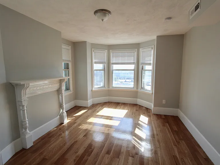 460 Saratoga Street Apartments — Photo 15