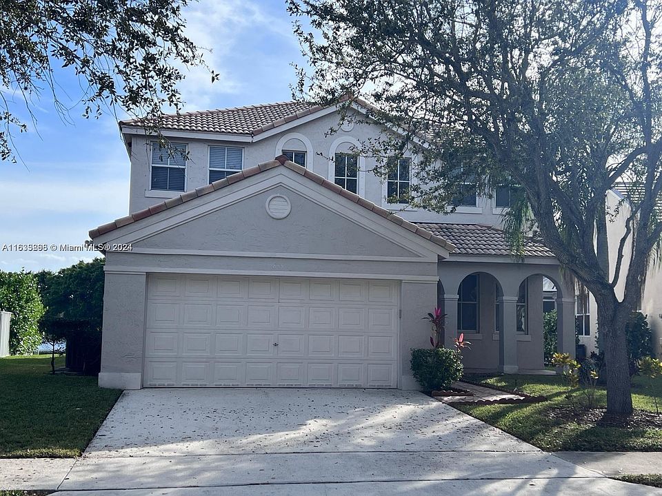 1st image of 844 Savannah Dr