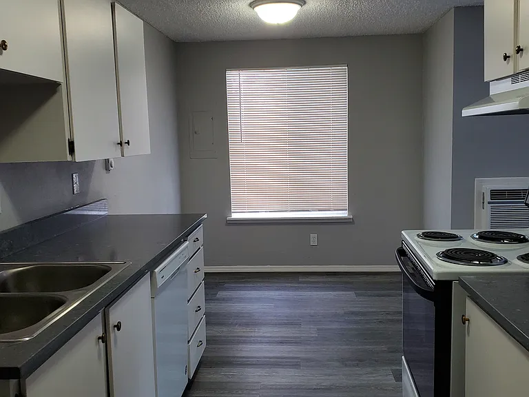 2705 W Lincoln Ave #304 — Photo 4