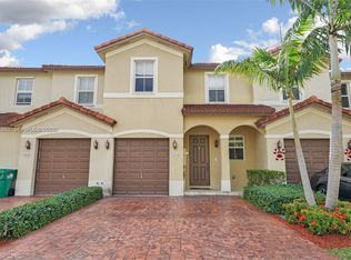1048 NE 208th St, Miami, FL 33179