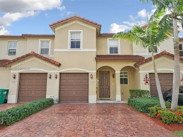 1048 NE 208th St, Miami, FL 33179