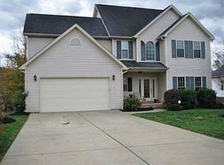1056 Saint Ives Dr, Hurricane, WV 25526
