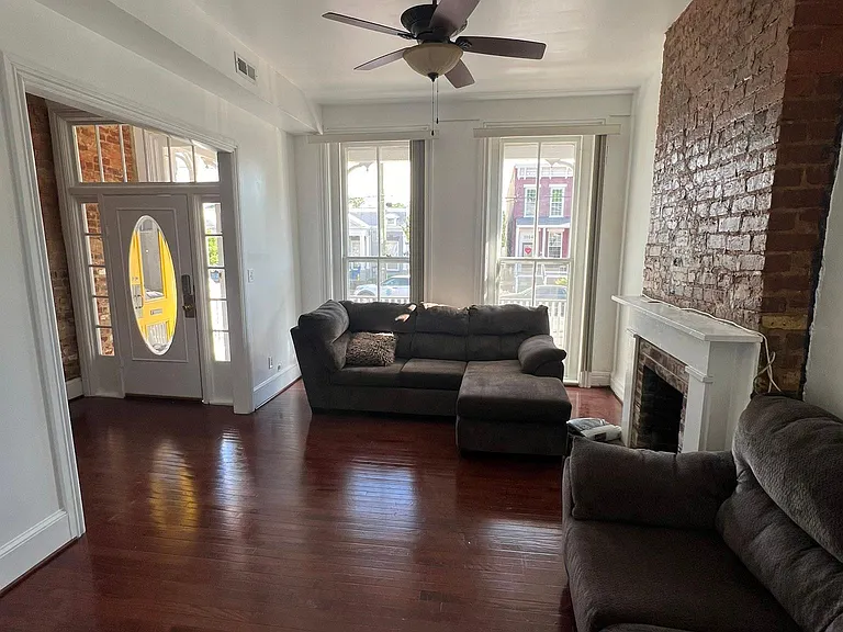 1107 W Clay St — Photo 2