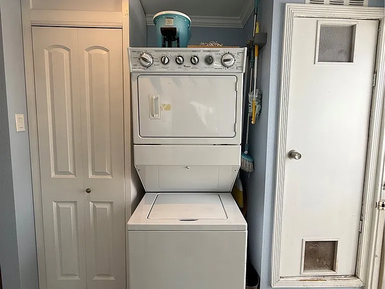 616 Huntington St — Photo 50