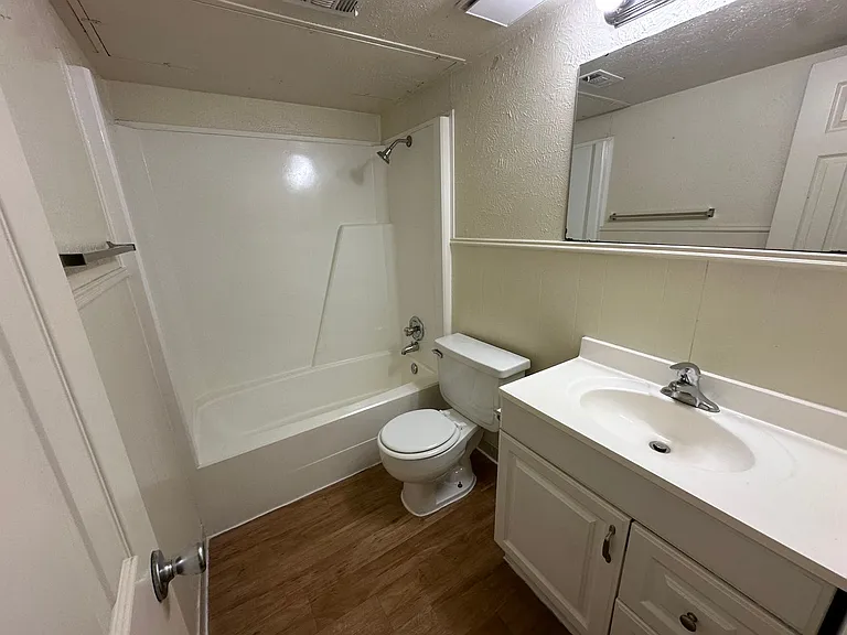 1115 N Austin St — Photo 29