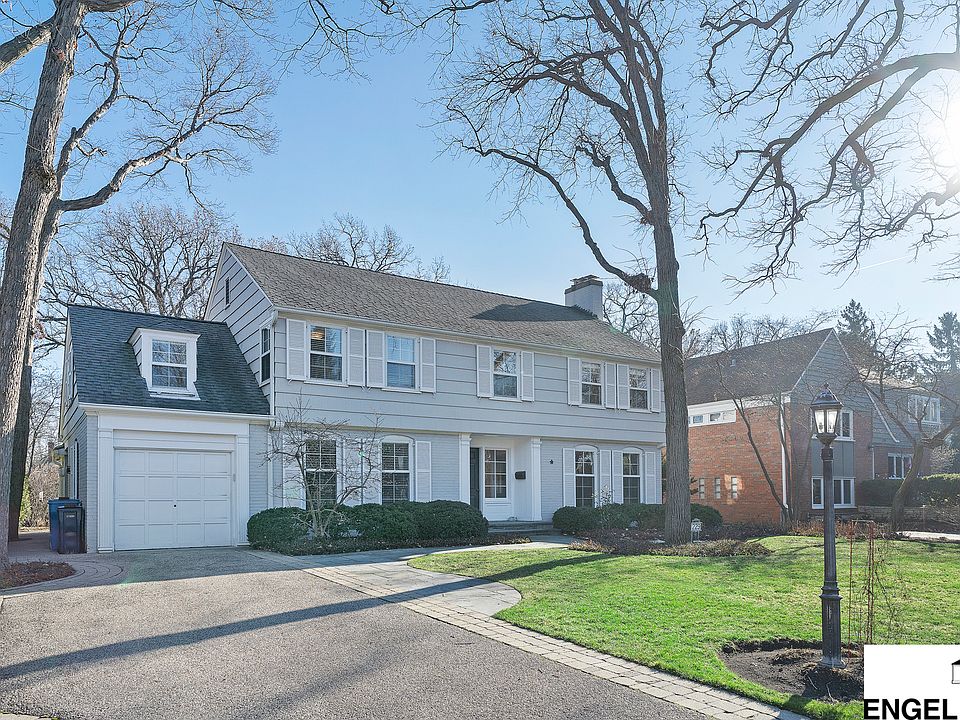 1st image of 229 Lakeside Pl