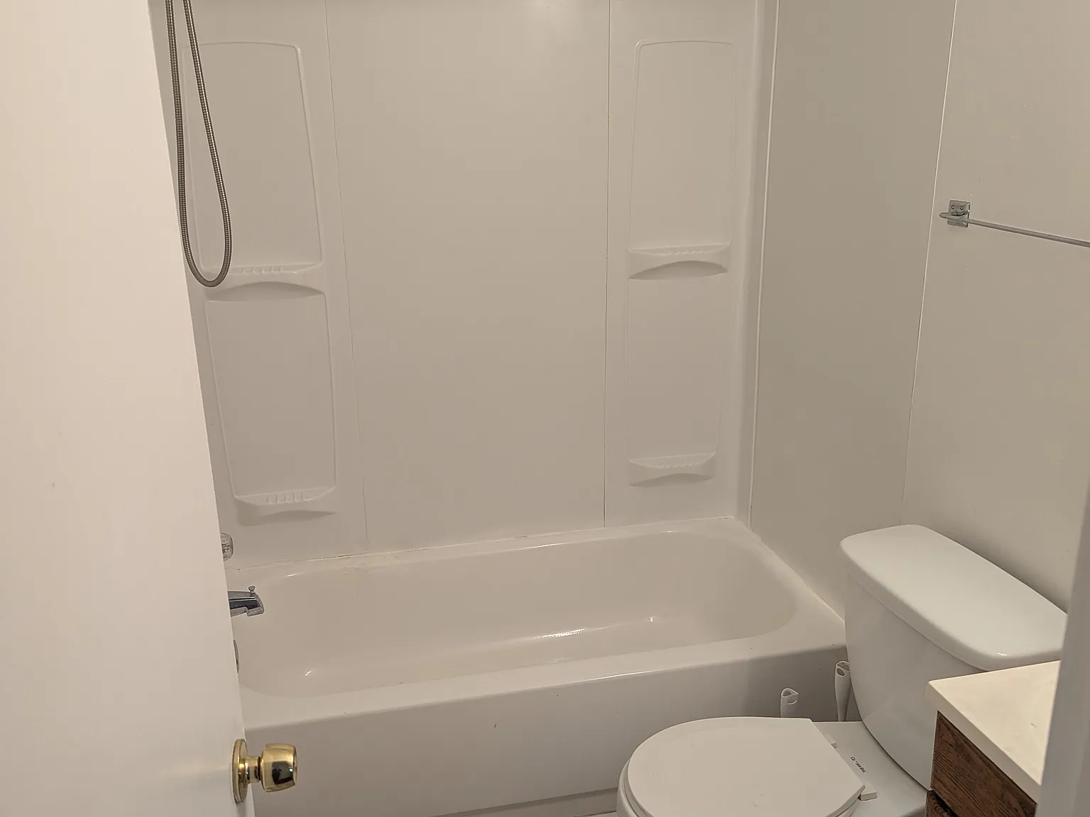 2 bed, 800 sqft, $1,100 — Photo 2