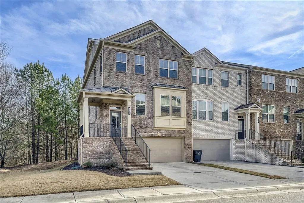 4 bed, 3.5 bath, 2171 sqft, $2,850 — Photo 2