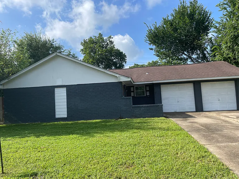 12618 Barbizon Dr — Photo 1