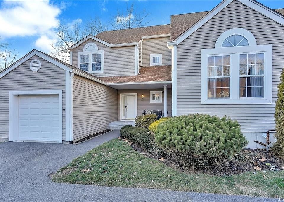 1st image of 228 Mallard Ct
