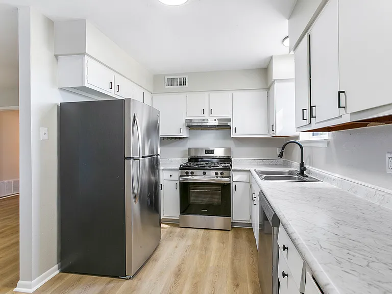 130 Labarre Dr — Photo 6