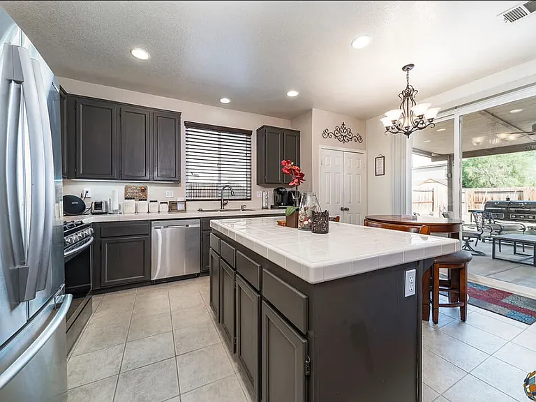 1022 Meadowview Ave — Photo 2