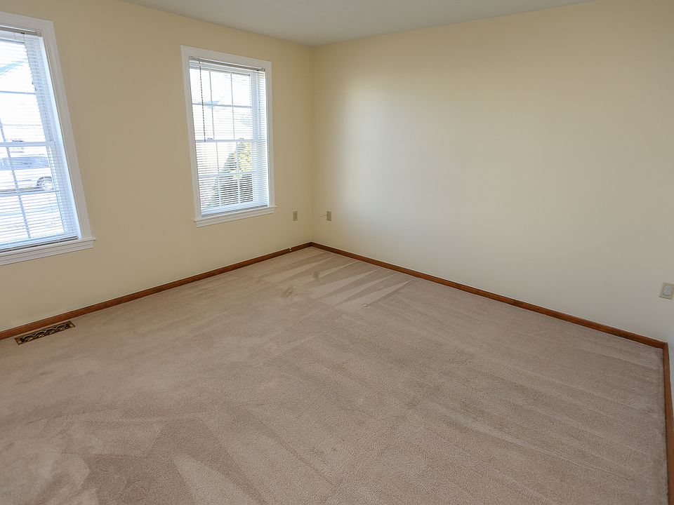 1st image of 33 Lund St