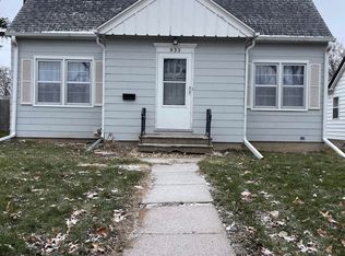 933 Kingsley Ave, Waterloo, IA 50701