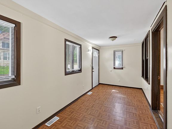 4th image of 1117 Westminster St