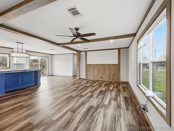 5th image of 703 E Clyde St