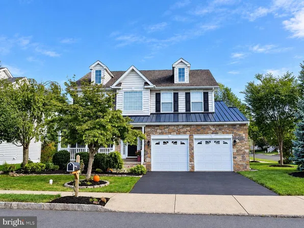 2040 Miranda Ter, Pennsburg, PA 18073