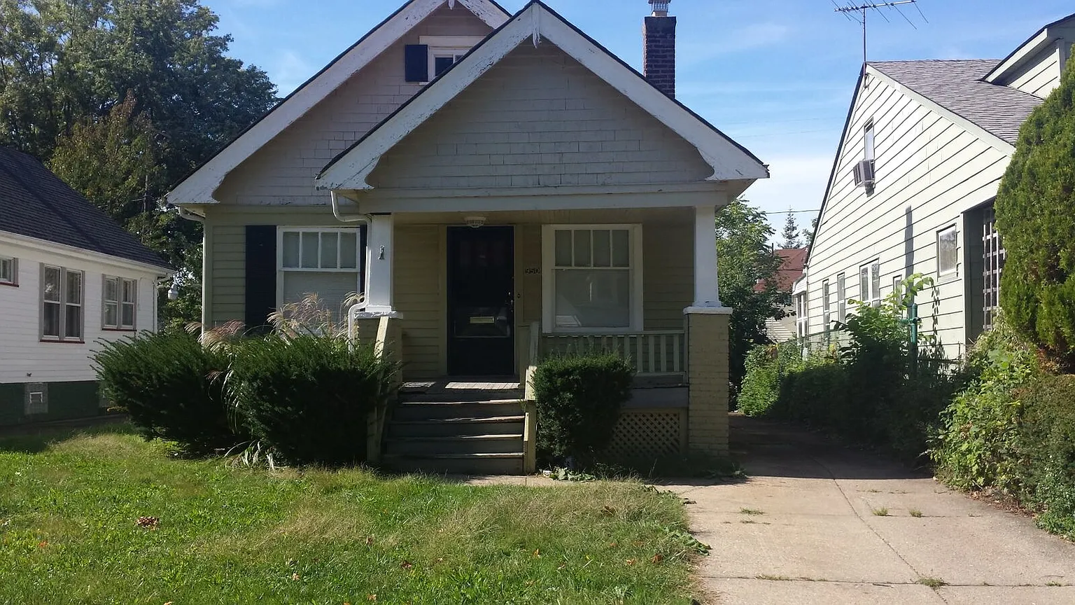950 Whitby Rd photo 1