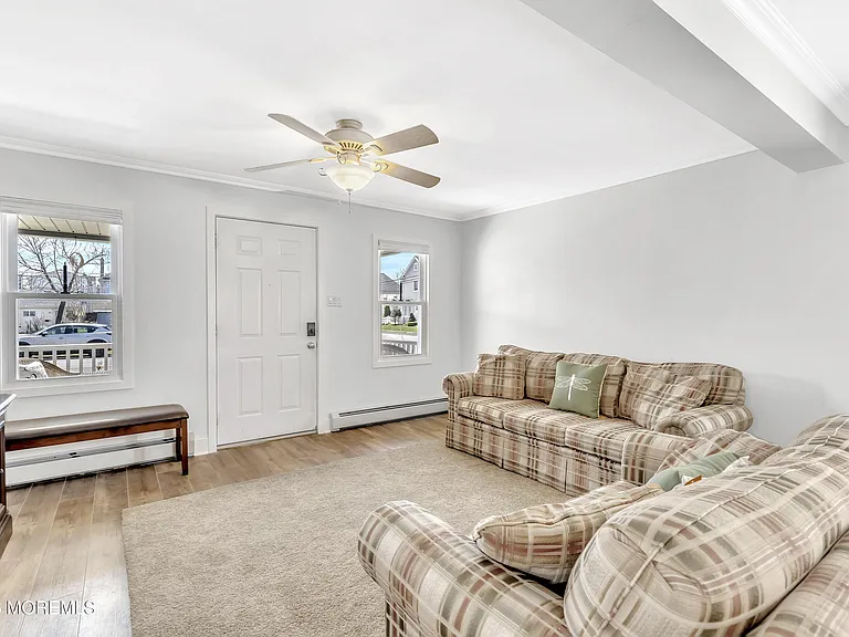 320 Ocean Park Ave — Photo 8