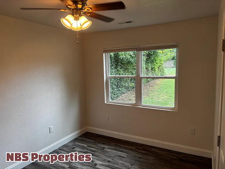 1940 McClung Ave — Photo 16
