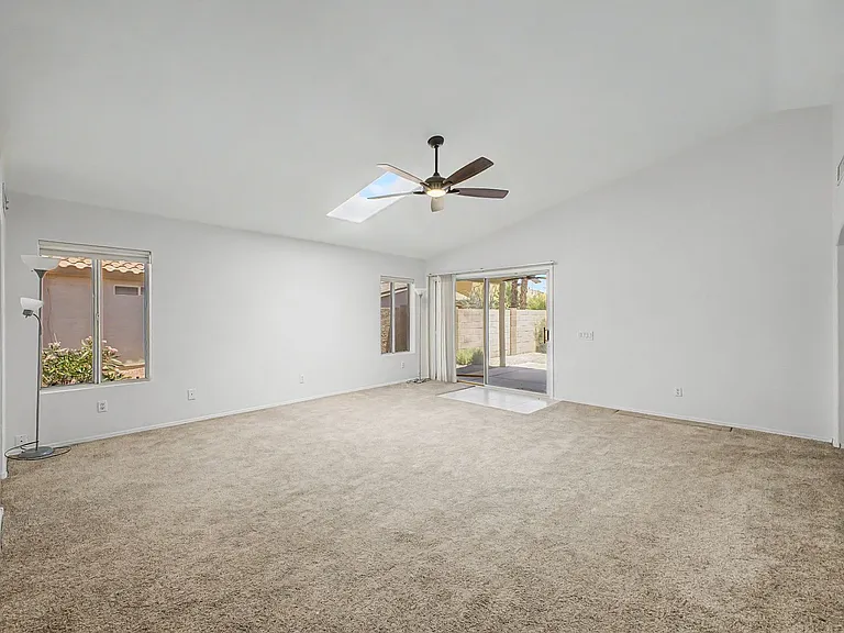 1211 N Jackson St — Photo 11