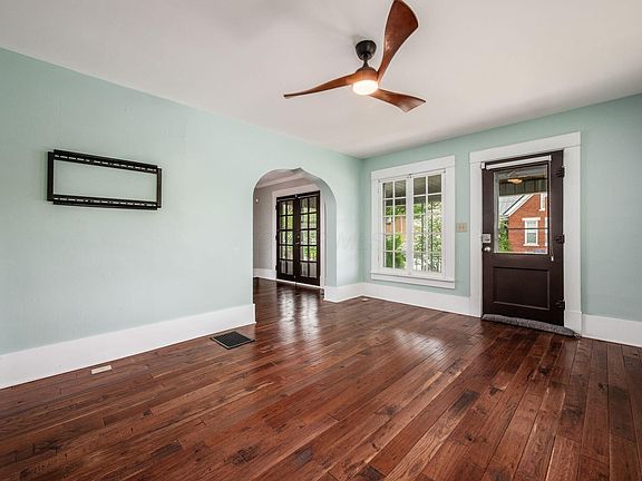5th image of 306 E Jenkins Ave