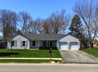 1065 Woodland Hills Rd, Batavia, IL 60510