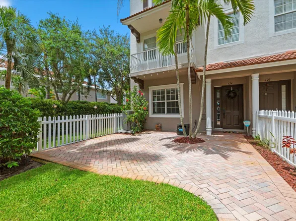 124 Ocean Cay Way, Hypoluxo, FL 33462